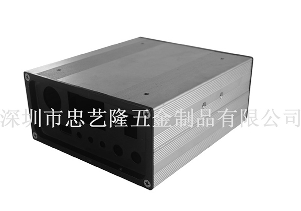 在高温环境下，铝合金机箱应具备哪些特性？