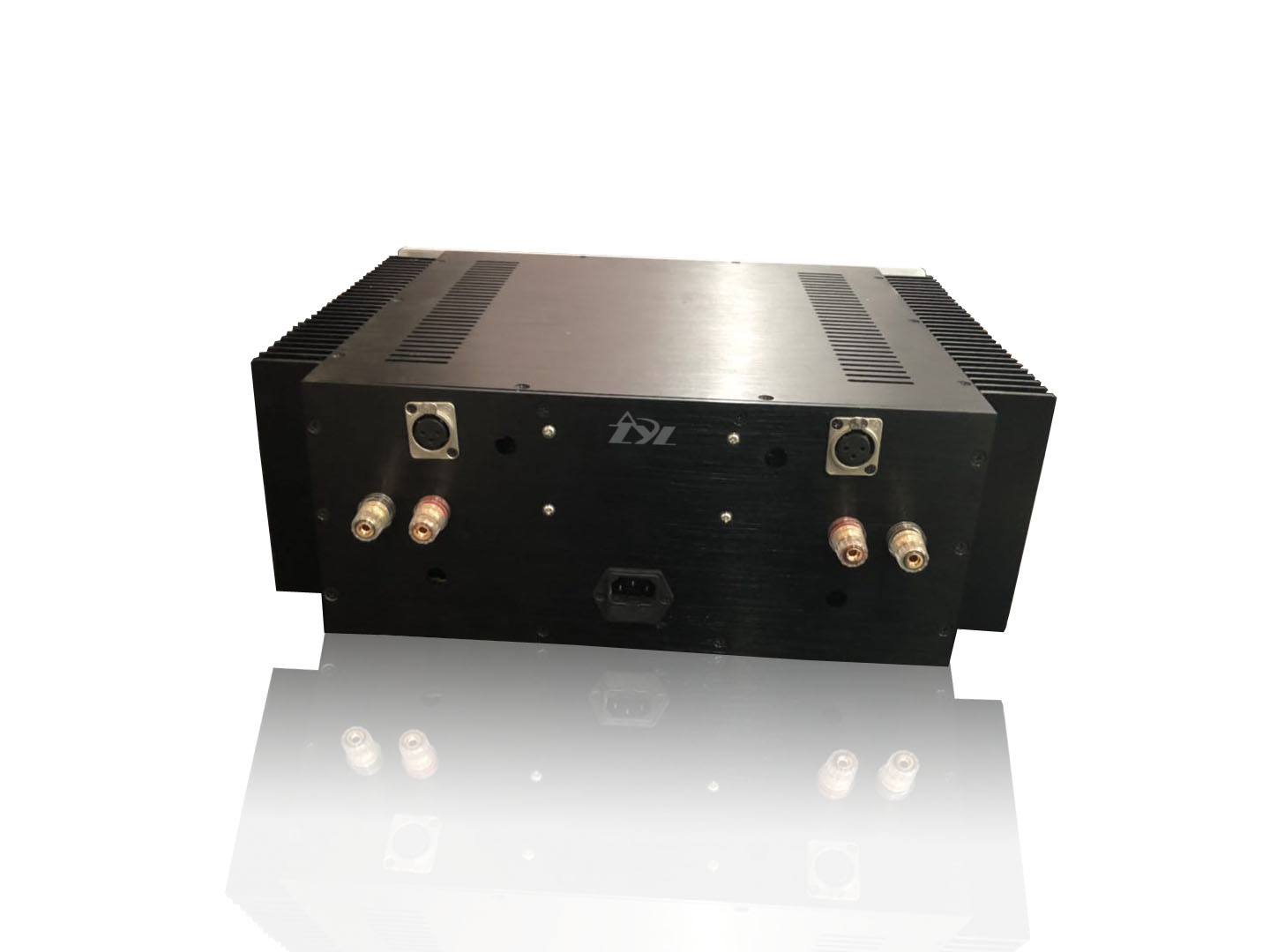 功放为什么多用电铝机箱？对比铁皮机箱的优势解析​